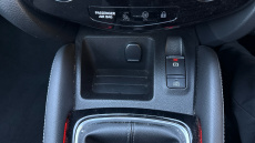 Nissan Qashqai 1.3 DiG-T 160 N-Connecta 5dr Petrol Hatchback